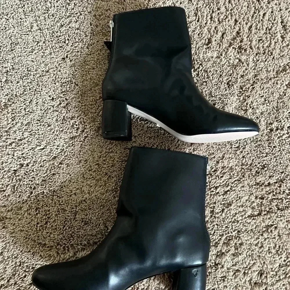 New with flaw Nathalie black bow ankle boot heel Nanette Lenore 6.5